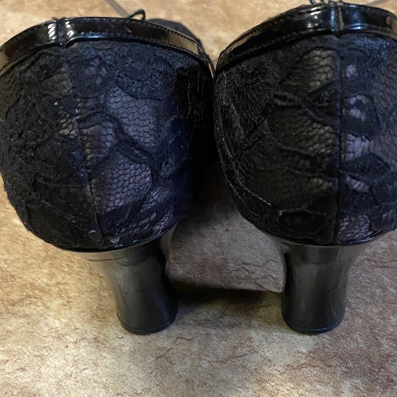 Black Lace Mary Jane Heels with Patent Bow Size 10 Medium Academia - Picture 5 of 10